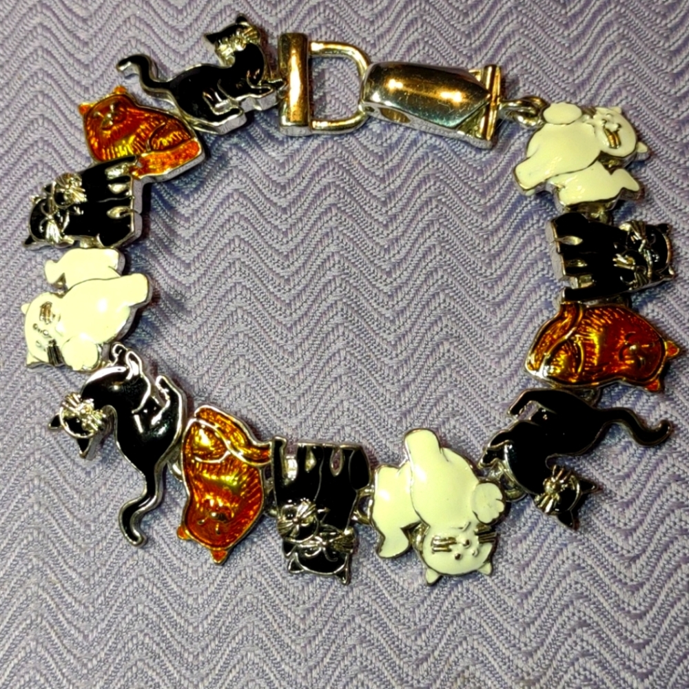 Beautiful and very cute cat bracelet